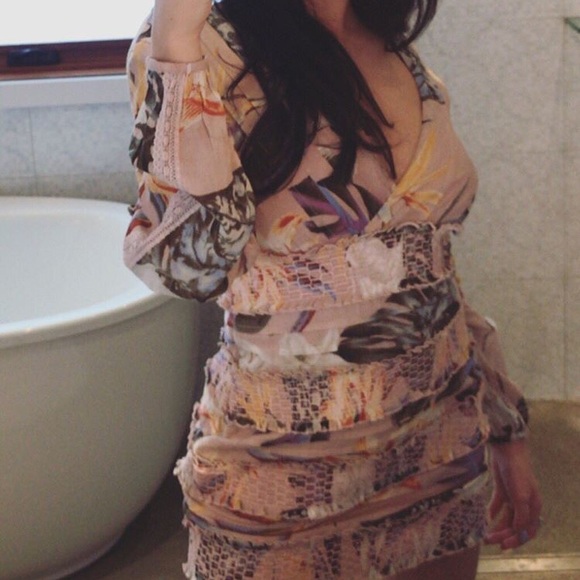 DRESSES - Picture 6 of 8